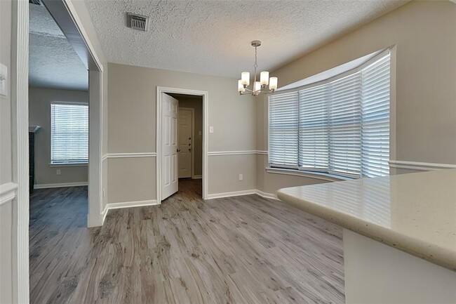 Building Photo - 11606 Easterling Dr