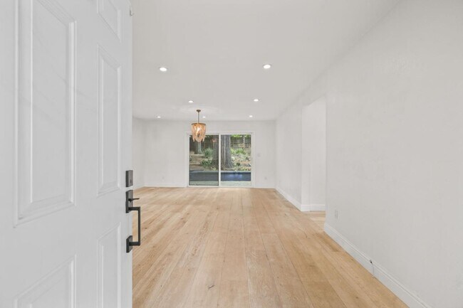 Building Photo - 789 Cañada Rd