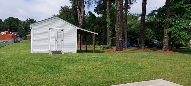 Building Photo - 216 Lindsey Ave