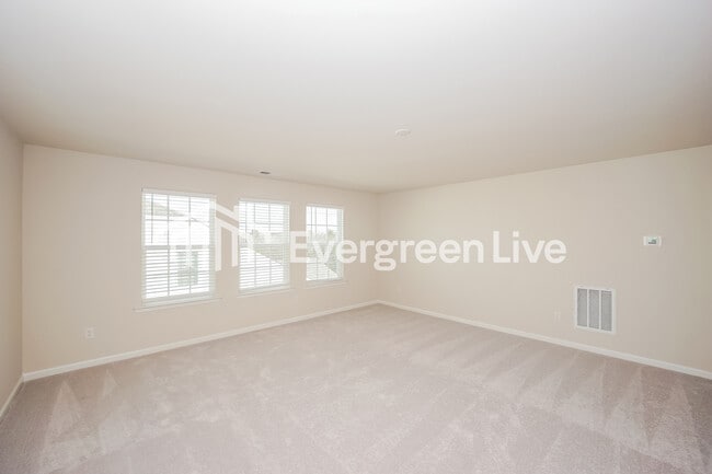 Building Photo - 6478 Fairfax Ct