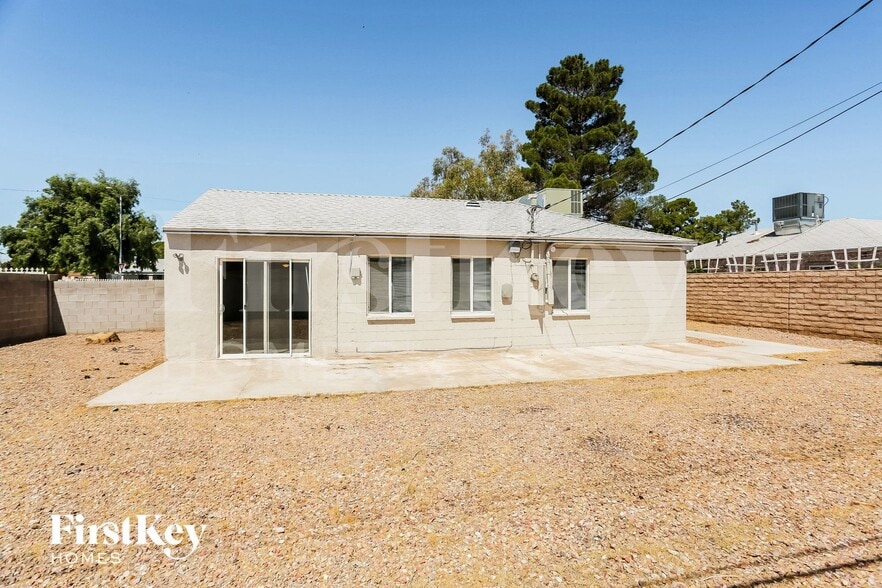 Building Photo - 619 Essex E Dr