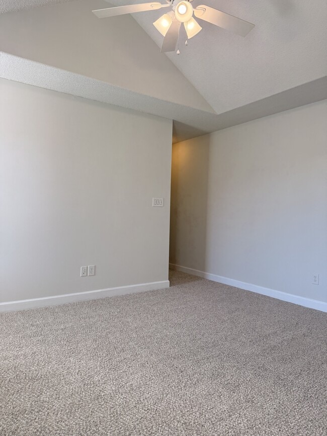 Building Photo - 407 16th St