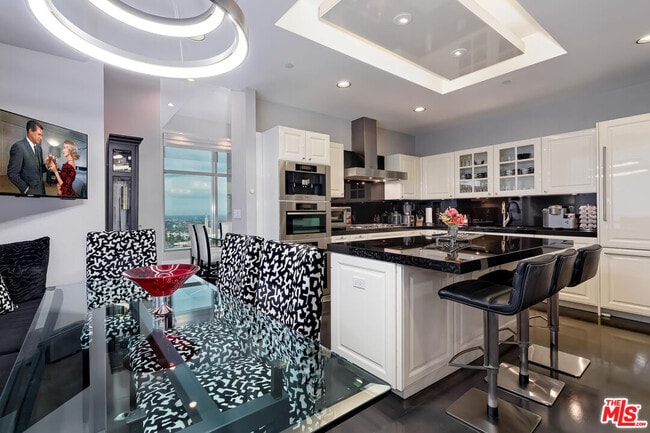 Building Photo - 10776 Wilshire Blvd