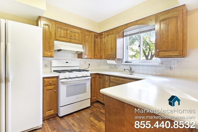 Building Photo - 14240 Adams Ave