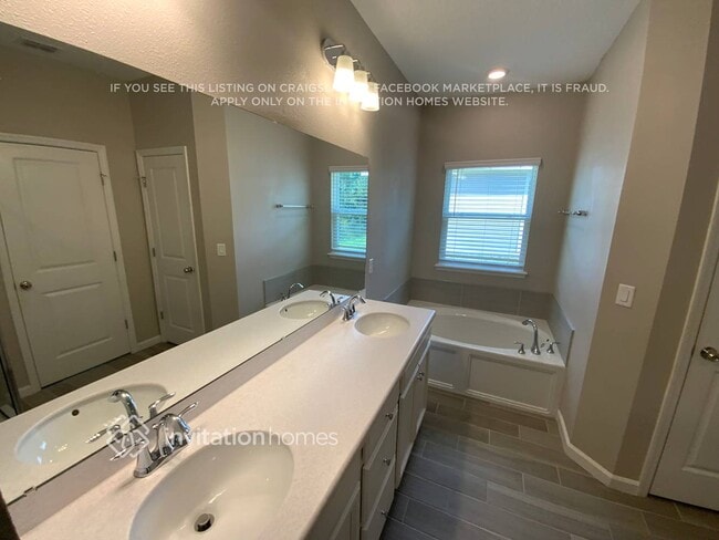 Building Photo - 9962 Lemon Grass Ln