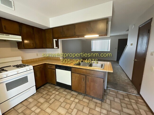 Building Photo - Farmington Ave. 1621