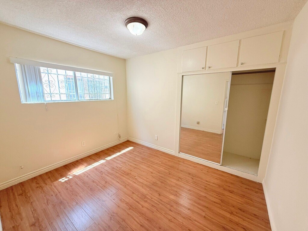 Building Photo - 1727 4th Ave