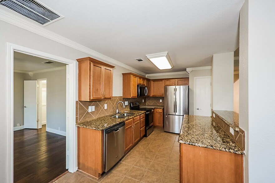 Building Photo - 711 River Run Dr