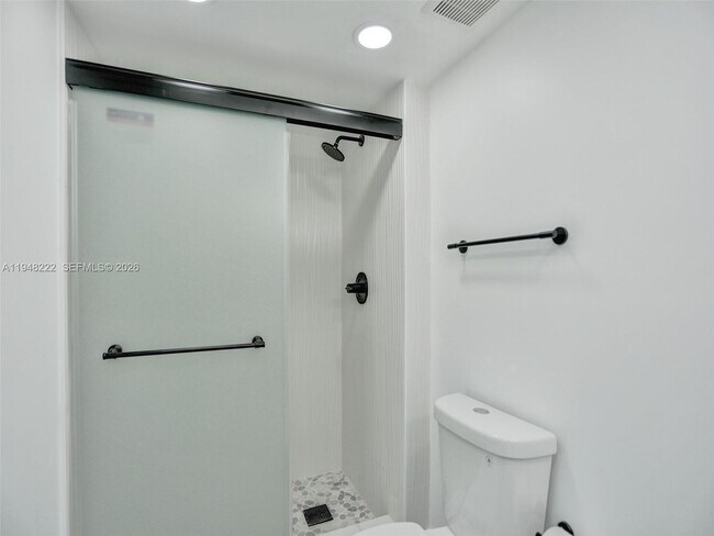 Building Photo - 2771 Taft St