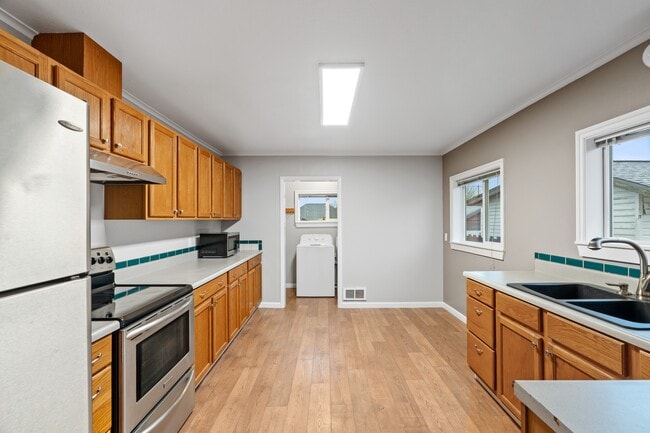 Building Photo - 208 S Chehalis St