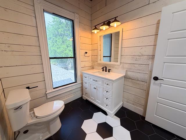 Building Photo - 405 E Denton St