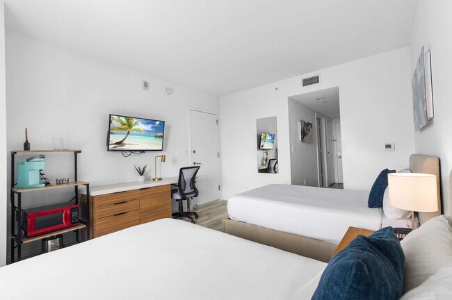 Building Photo - 2602 Hallandale Beach Blvd