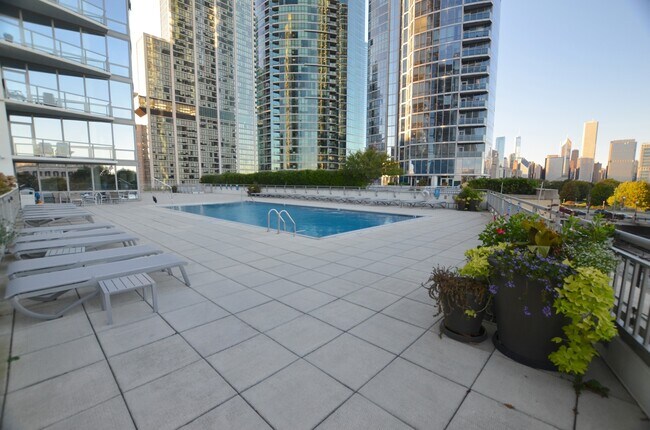 Building Photo - 1235 S Prairie Ave