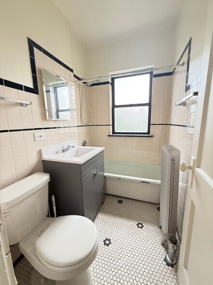 Building Photo - 2321 N Spaulding Ave
