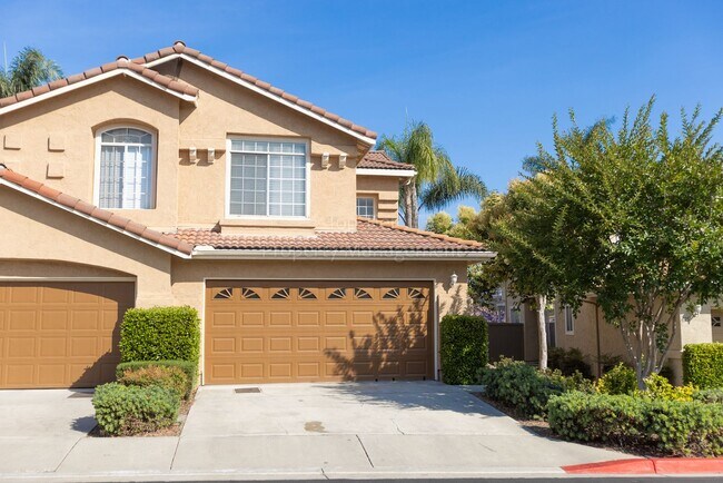Building Photo - Beautiful 3 bed / 2.5 bath / 1,150 sqft Town Home in walking distance to Vista Village