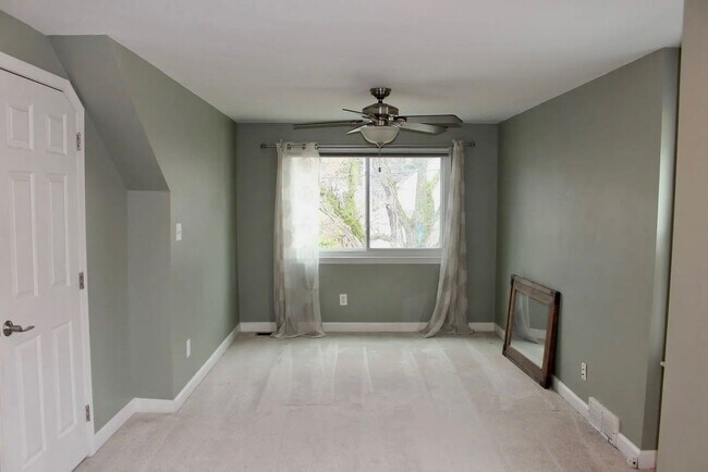 Building Photo - Spacious 5-Bedroom Home in Prime Royal Oak Location – $2,900/month