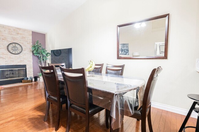 Building Photo - Summerlin - Single Story Townhome -