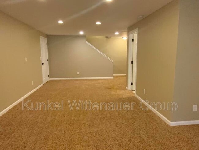 Building Photo - 108 Meadowcrest Dr