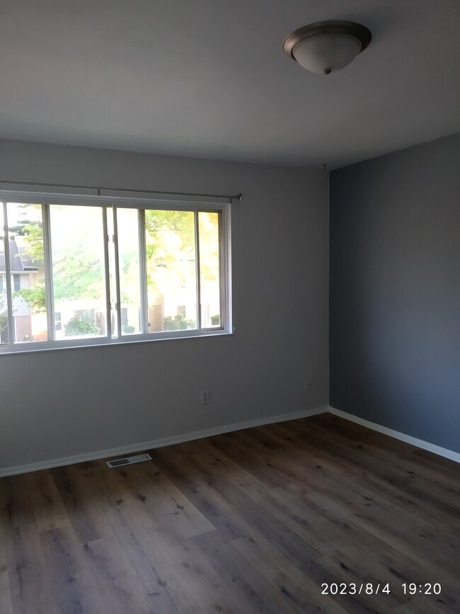 Building Photo - 3601 Kenbrooke Ct