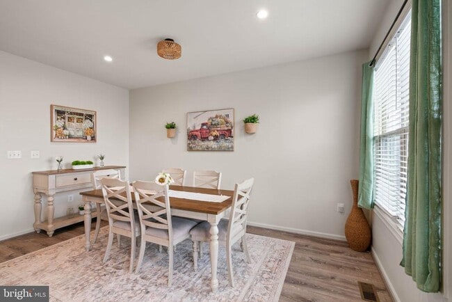 Building Photo - 15981 Marsh Pl