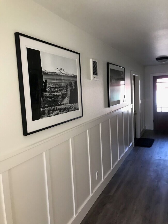 Building Photo - Remodeled 1 Bed/1 Bath Unit in Prime Location - Broadway