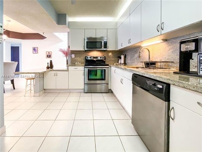 Building Photo - 9341 Collins Ave