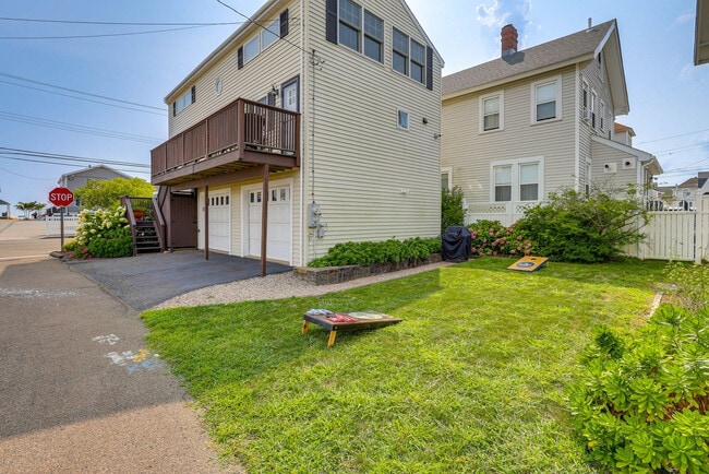 Building Photo - 47 Cosey Beach Ave