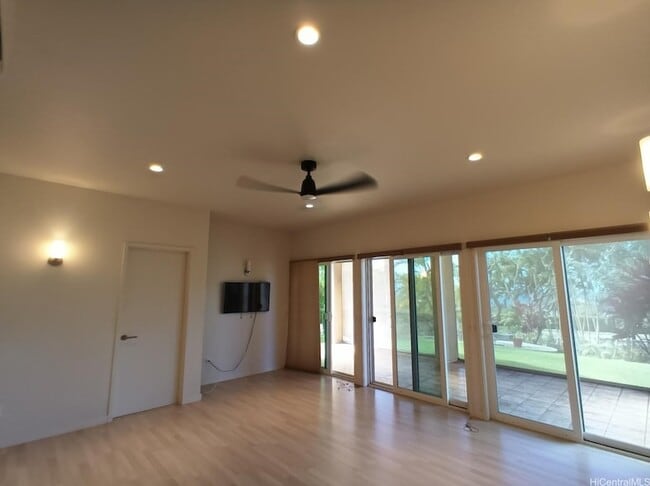 Building Photo - 203 Heleuma Pl