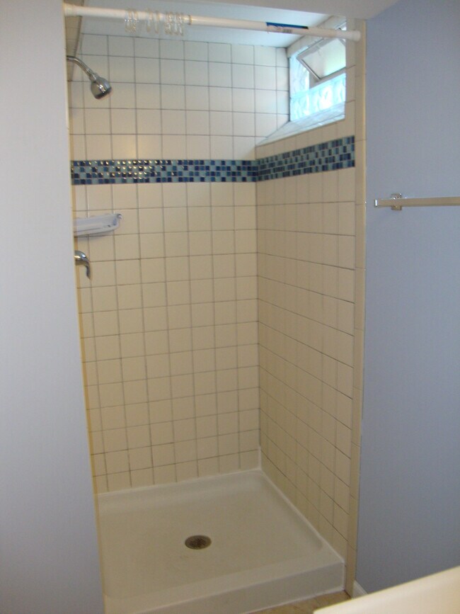 Building Photo - 1530 Snyder Rd