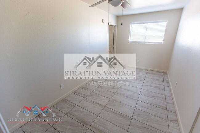 Building Photo - 14034 W Noble Cir