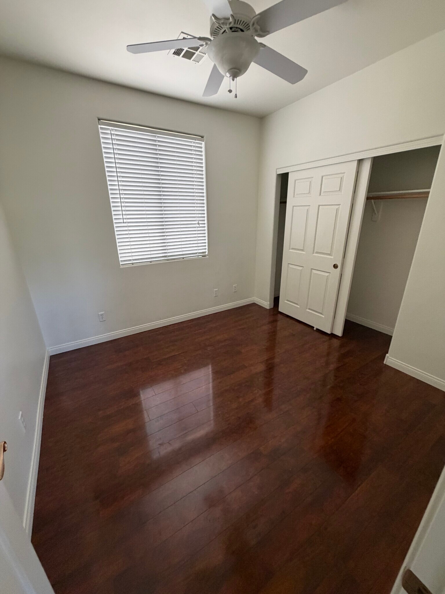Building Photo - 1656 Warrenville St