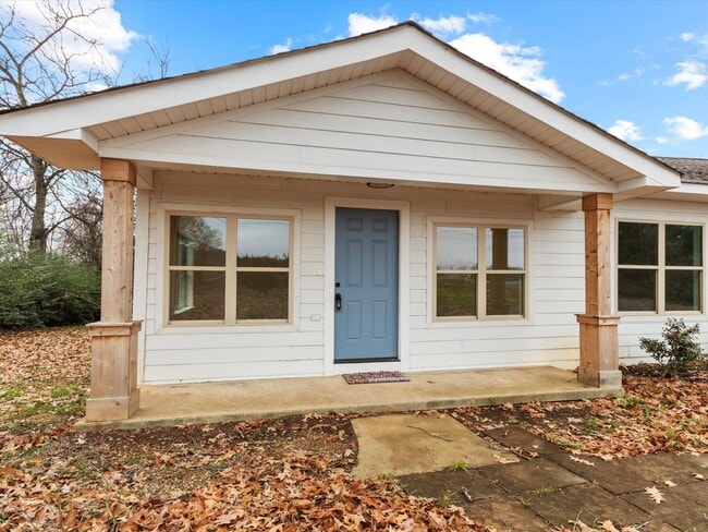 Building Photo - Enjoy privacy and seclusion while still being in Athens City!