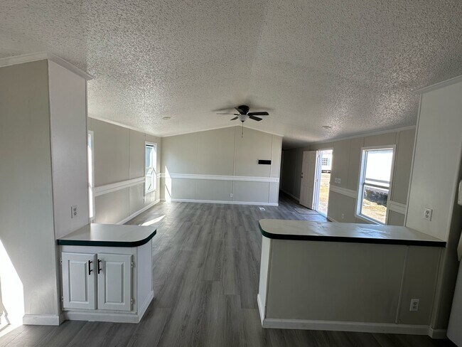 Building Photo - 1100 Rd 5894