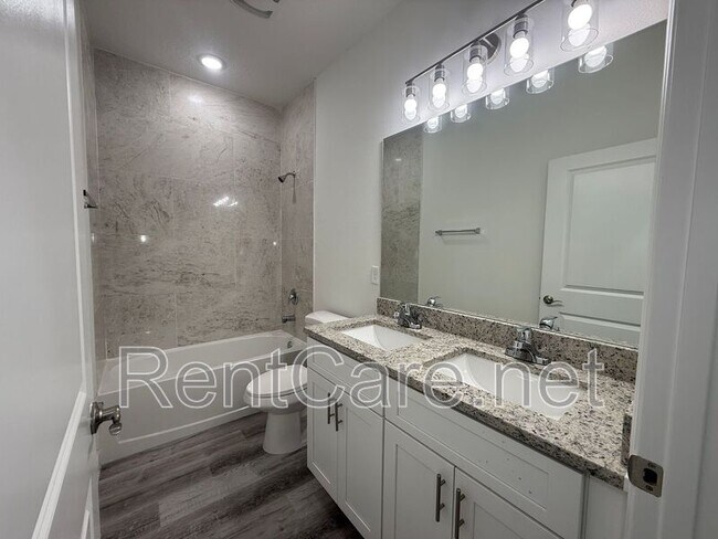 Building Photo - 2514 W Lawrence Ct