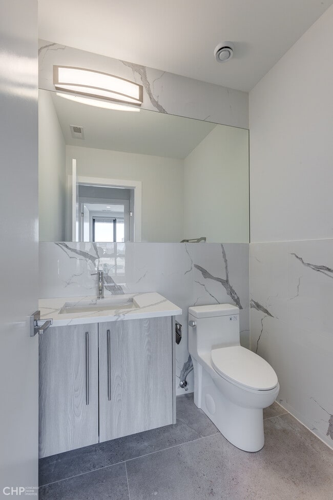 Building Photo - 2942 W North Ave