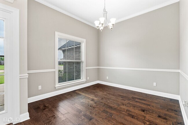 Building Photo - 619 Labarre Ln