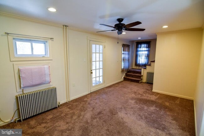 Building Photo - 1071 W Bristol Rd