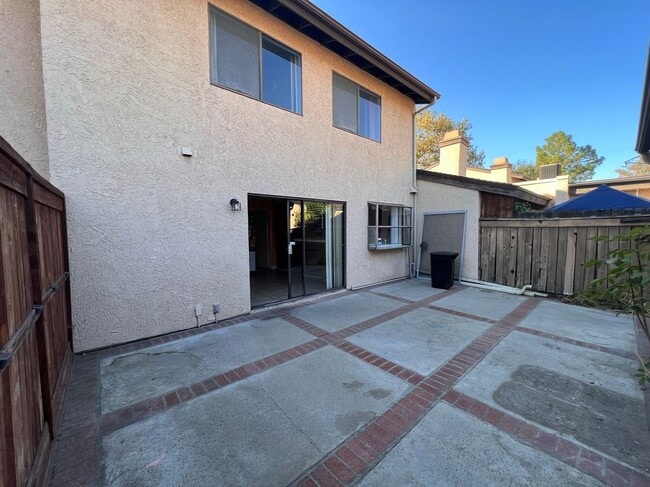 Primary Photo - 8470 Winnetka Ave