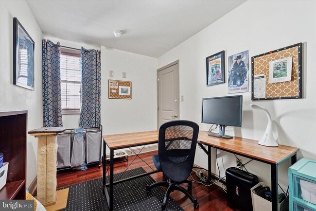 Building Photo - 2423 S Bancroft St