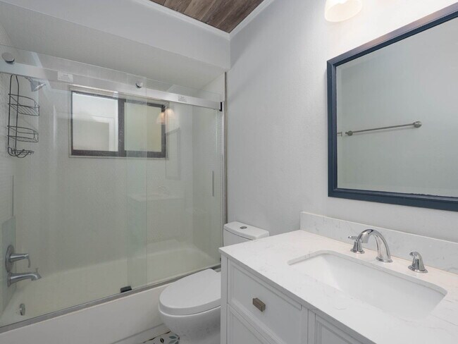 Building Photo - Country-Style Sarasota Living on a Full Acre - Pool Home with Oversized Workshop — Move-In Ready Now