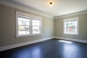 Building Photo - ONE MONTH FREE: St. Johns Cool-Contemporary Studio Ready Now!