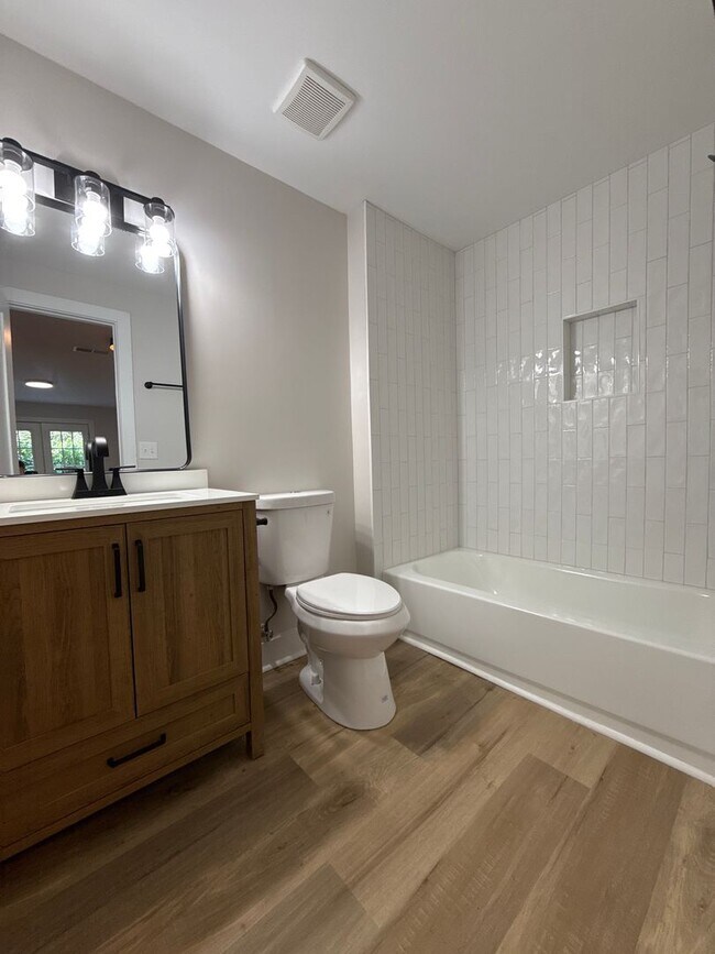 Building Photo - 4 bed 3 bath in Marietta!