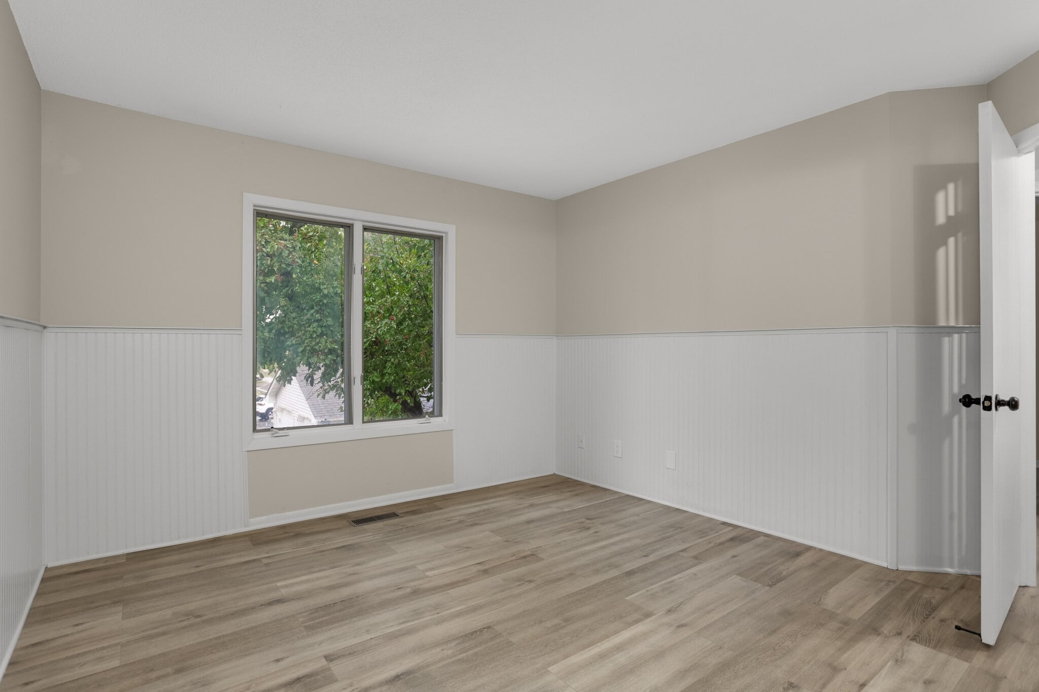 Building Photo - 3584 Blue Jay Way