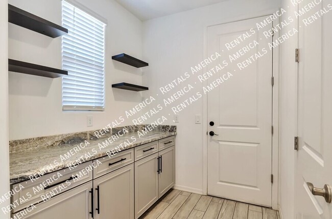 Building Photo - 10150 S Rolling Water Dr