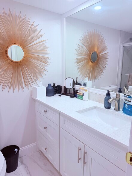 Building Photo - 545 Oaks Ln