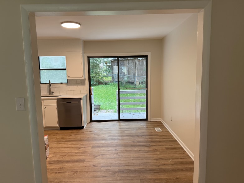 Building Photo - 320 Ridgecrest Rd