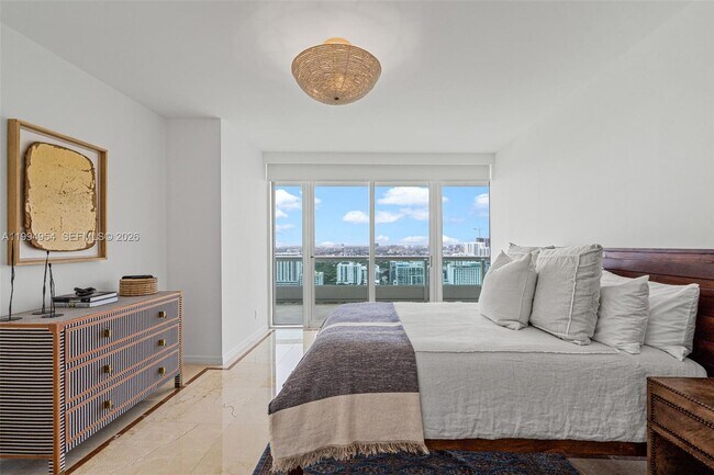 Building Photo - 1643 Brickell Ave