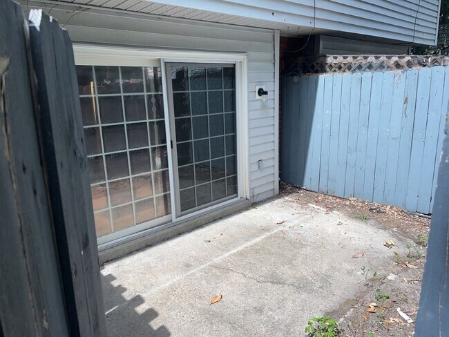 Building Photo - 11 Knollwood Cir