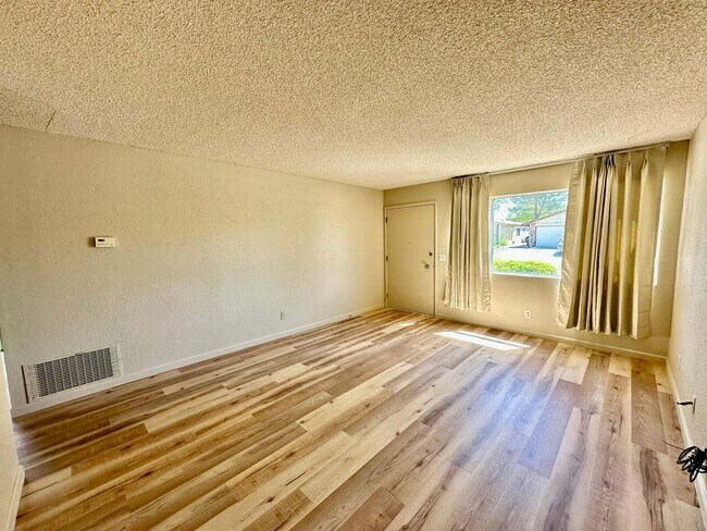 Building Photo - 2 BEDROOM 1 BATH HOME IN 55+ SENIOR COMMUNITY