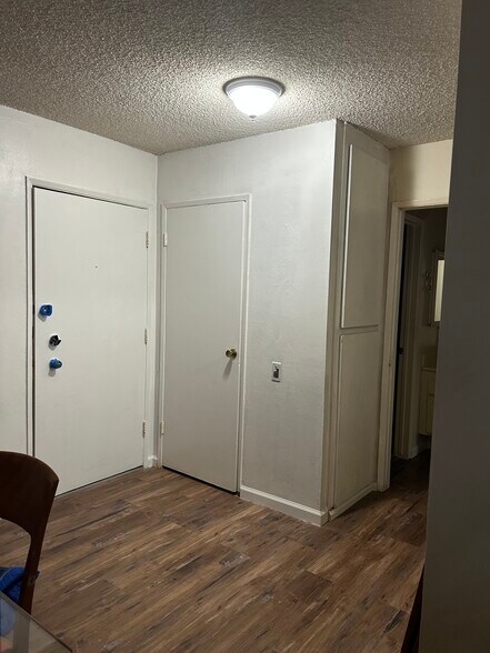 Building Photo - 5460 White Oak Ave